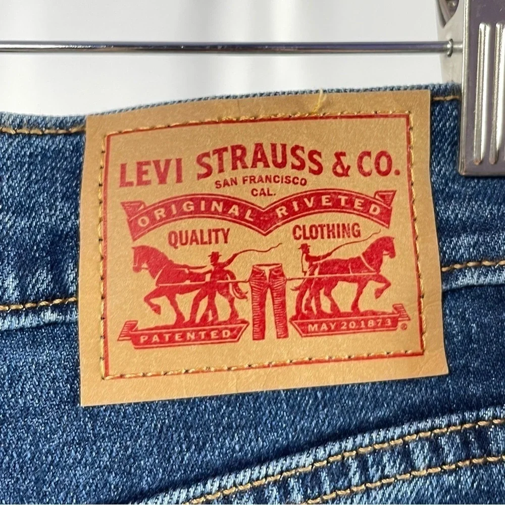 Levi’s Wedgie Straight Fit Jeans in Charleston‎ Outlasted - Dark Wash Size 27